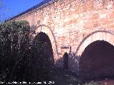 Puente Ariza. Puerta que da acceso al habitáculo del guarda del puente y a su vez al Puente romano